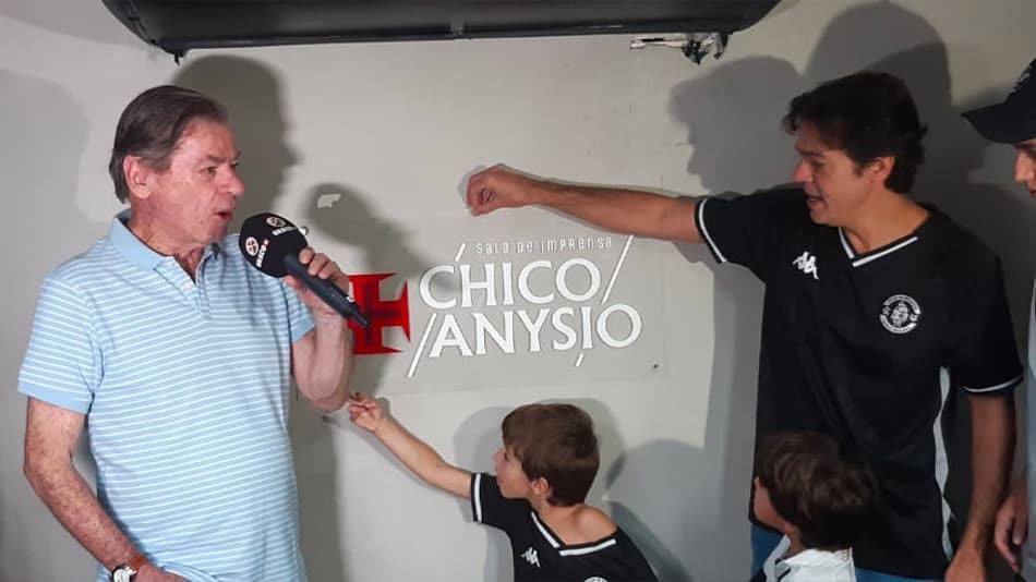 Na inauguração da sala Chyco Anysio, Bruno Mazzeo lembra placa retirada por Eurico Miranda no Vasco