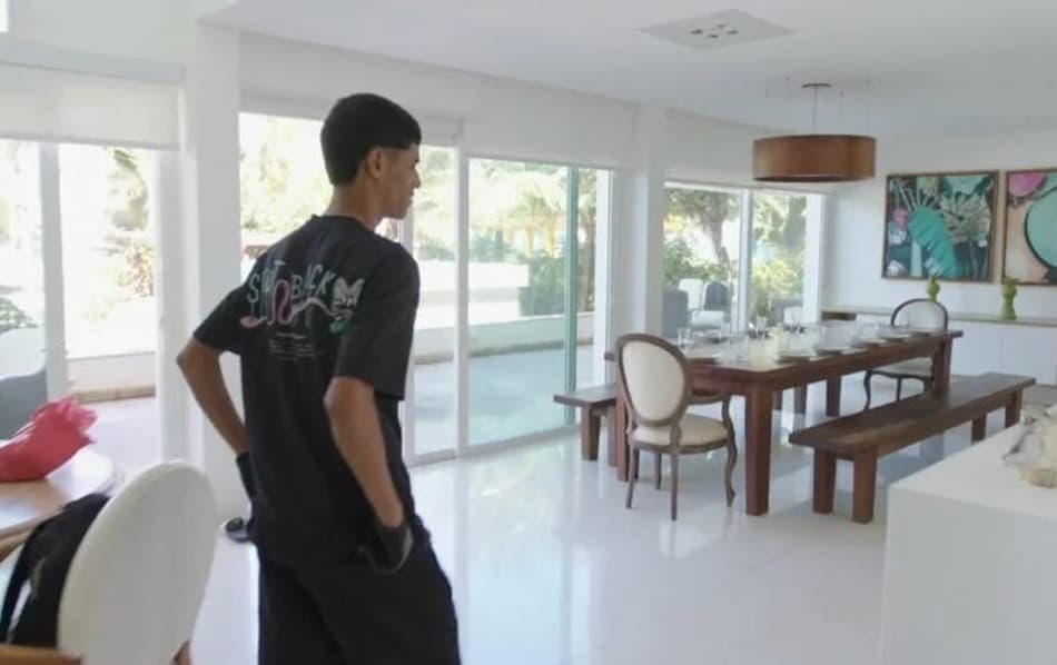 VÍDEO: Luva mostra mansão ao L!; condomínio tem segurança armada e não possui divisão entre mansões
