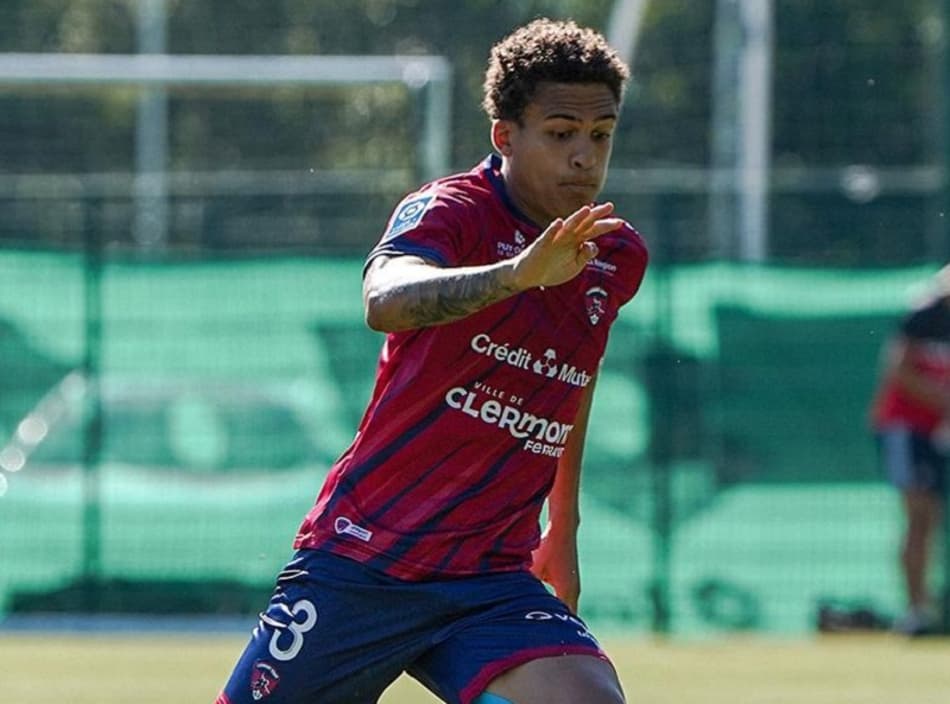 Ex-Vasco comenta desafio de estreia na Ligue 1 contra o PSG