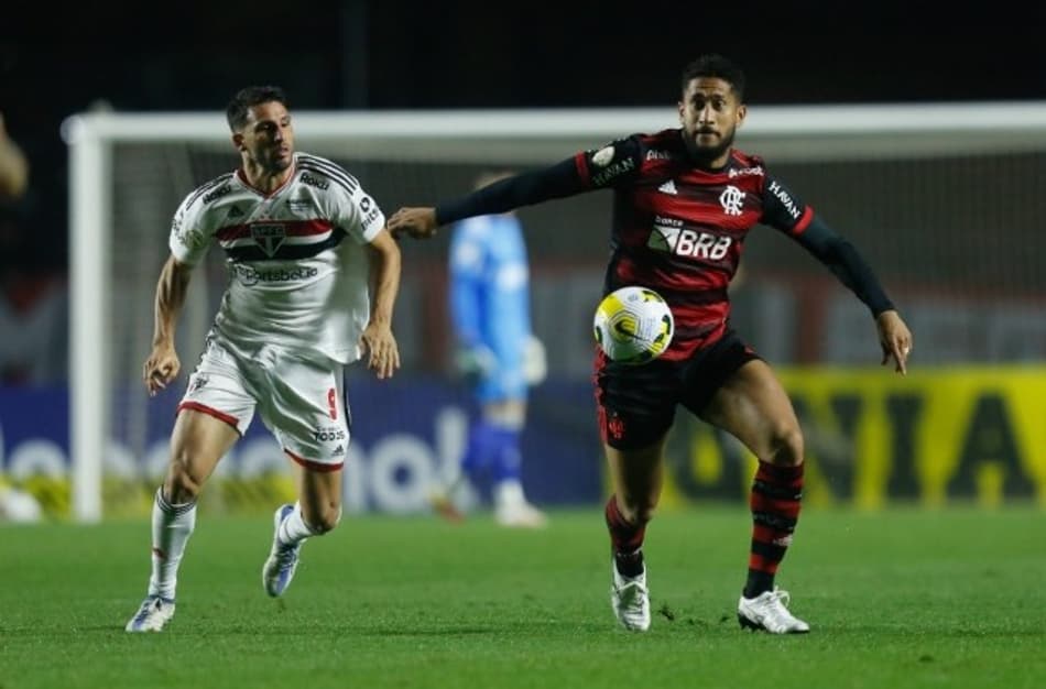 ATUAÇÕES: Calleri é o único que se salva em derrota do São Paulo para o Flamengo