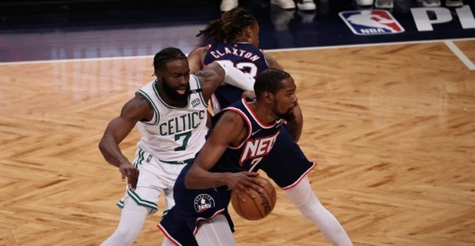 "Troca de Kevin Durant para o Celtics lembra a de Garnett", avalia Grant Williams