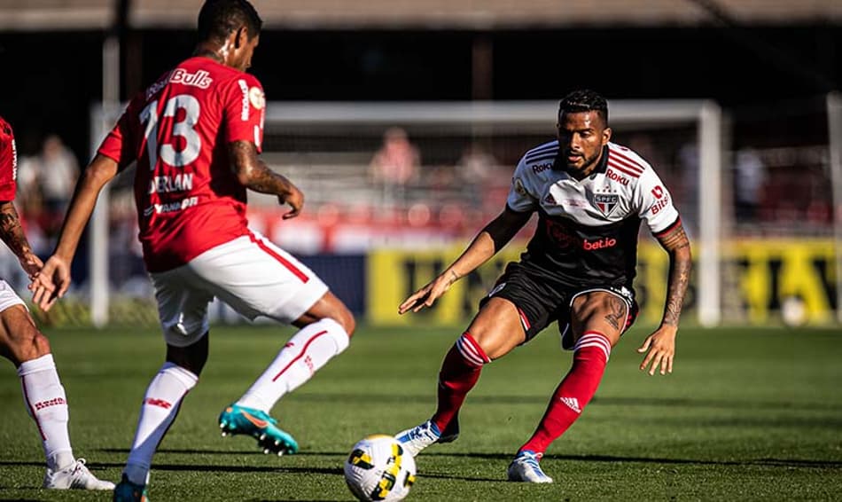 Reinaldo fala sobre renovação de contrato no São Paulo e exalta trabalho de Rogério Ceni