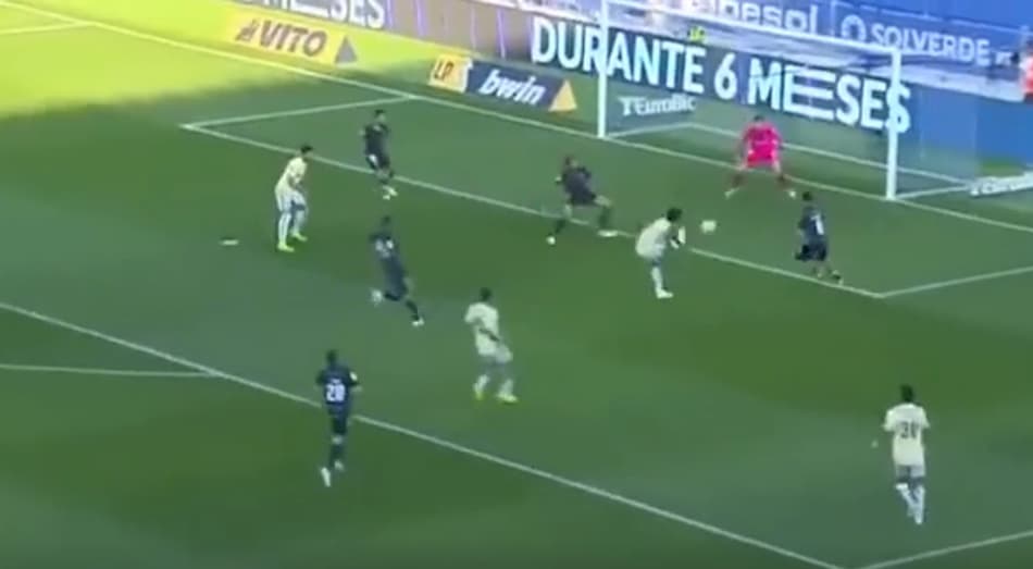 VÍDEO: Gabriel Veron quase marca pela primeira vez pelo Porto