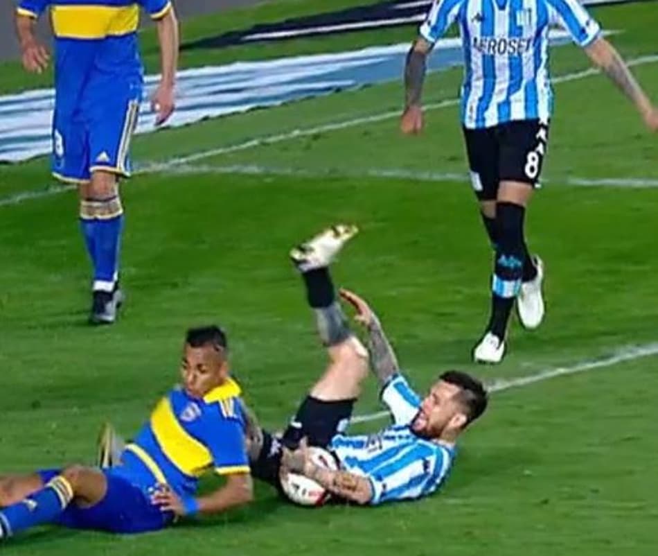 Pênalti ‘inacreditável’ não é marcado em jogo do Boca Juniors; assista