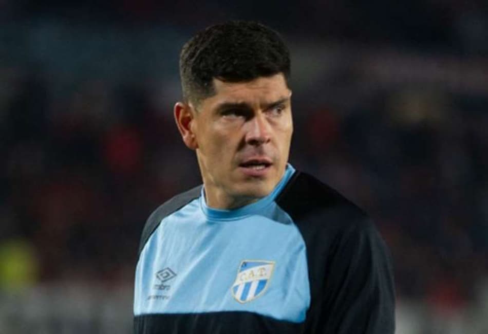 Goleiro ex-Boca Juniors é figura de destaque no Campeonato Argentino