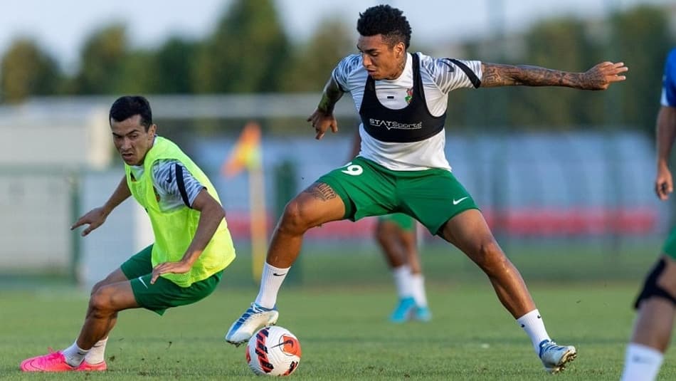 Recuperado, Igor Jesus projeta nova temporada pelo Shabab Al Ahli Club