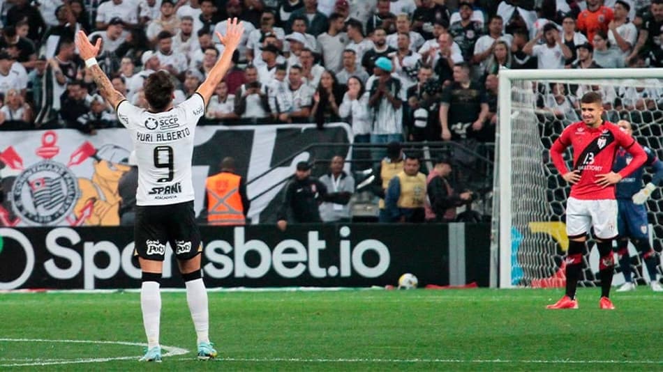 Yuri Alberto brilha, Corinthians vira sobre o Atlético-GO e avança à semi da Copa do Brasil