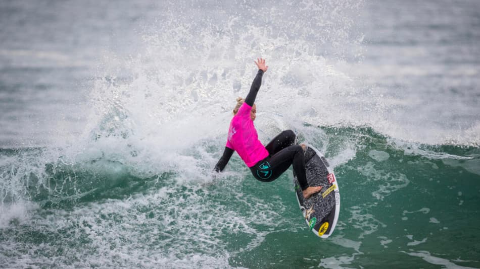 Tatiana Weston-Webb se classifica para semifinal em Teahupo'o