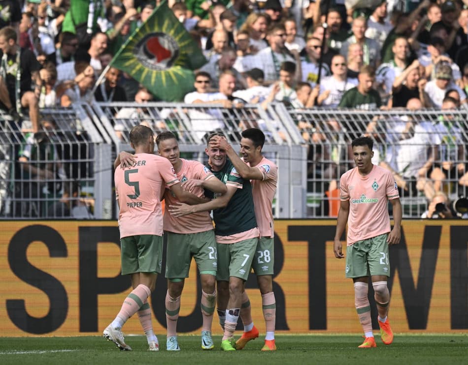 Borussia Dortmund abre 2 a 0, mas leva três gols em seis minutos no fim e perde para o Werder Bremen