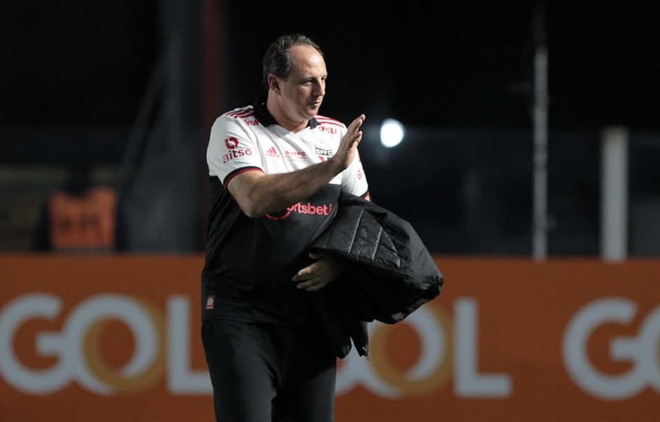 Ceni faz alerta ao São Paulo após clássico: ‘Se errar tanto assim contra o Flamengo sai perdendo por 3 a 0’