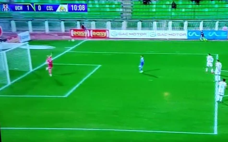 Golaço! Jogador marca um lindo gol de fora da área; assista
