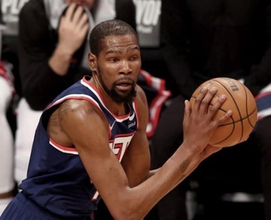 Sem acordo por troca, Kevin Durant vai seguir no Nets