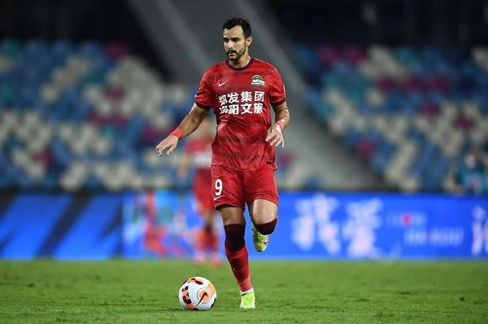 Ex-Palmeiras e Flamengo é expulso na China por motivo inusitado
