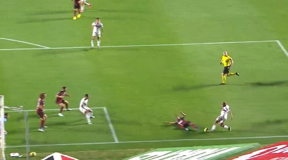 Ouça reação de Daronco em lance revisado pelo VAR em São Paulo x Flamengo