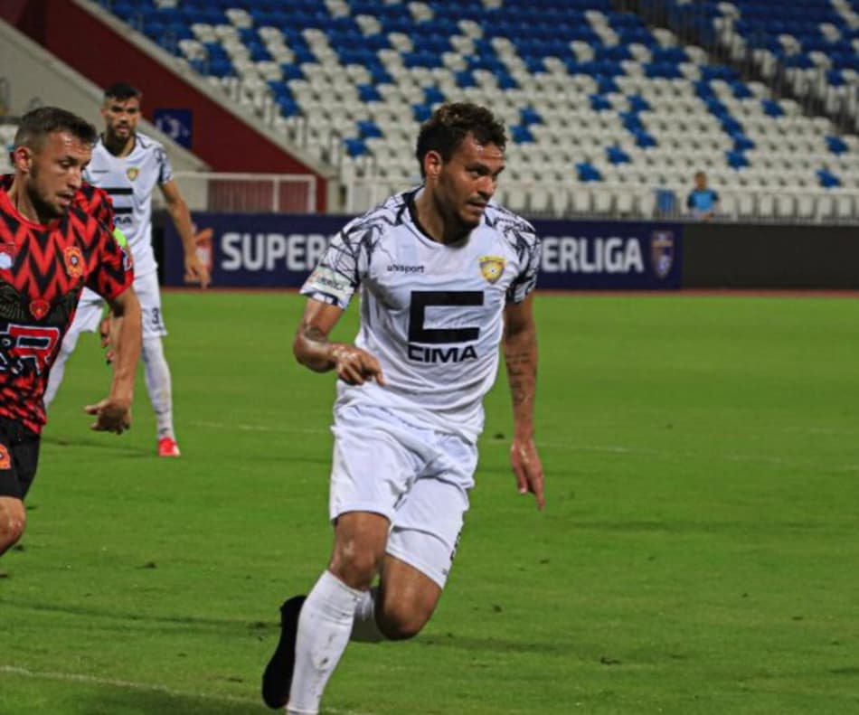 Lucas Cardoso vibra com conquista da vaga na Conference League pelo KF Ballkani