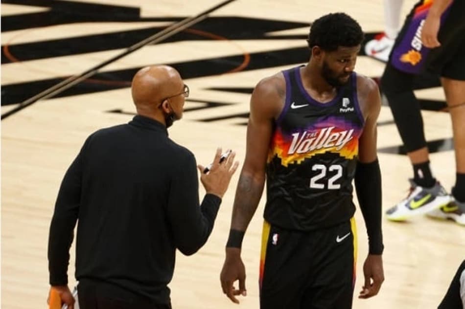 Monty Williams quebra silêncio sobre relação com Deandre Ayton
