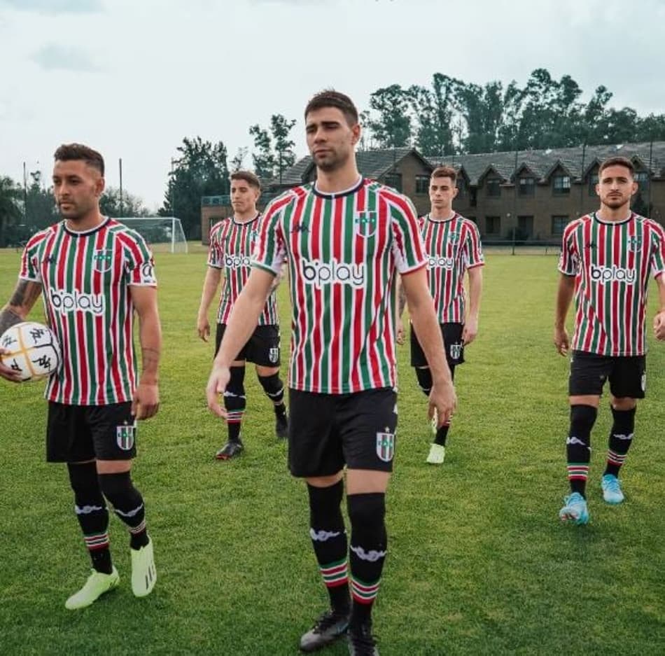 É o Fluminense? Vélez Sarsfield lança uniforme antes da semi da Libertadores