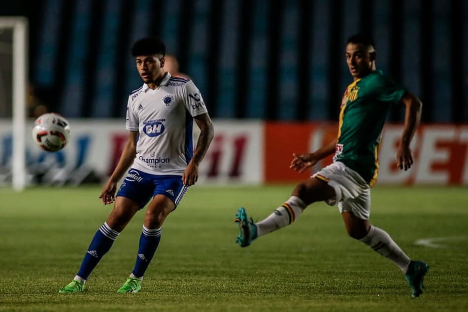 Cruzeiro sai na frente, mas cede empate ante o Sampaio Corrêa no Maranhão pela Série B