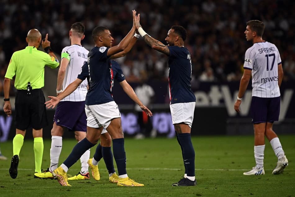 Neymar e Mbappé marcam, e PSG vence o Toulouse fora de casa na Ligue 1