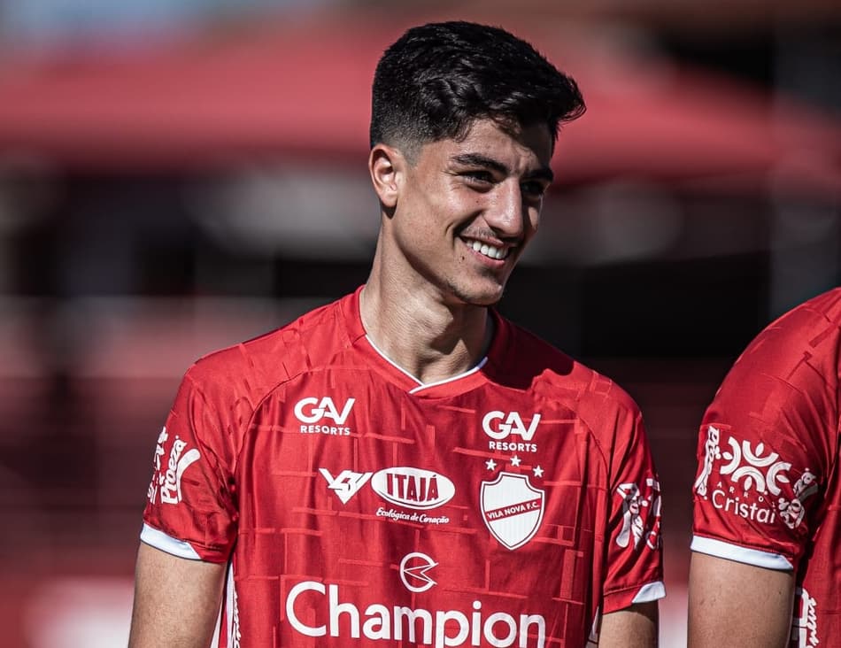 Lucas celebra classificação do Vila Nova no Brasileiro de Aspirantes
