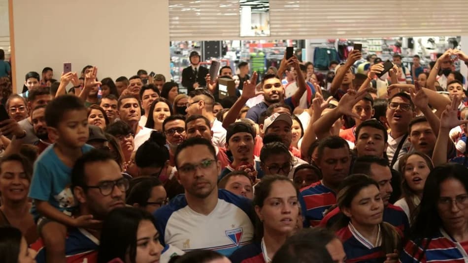 Fortaleza celebra adesão da torcida à noite de autógrafos com jogadores