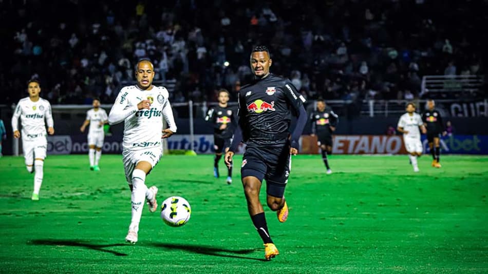 Com gol de centroavante, Palmeiras arranca empate com o Bragantino e dorme tranquilo na liderança