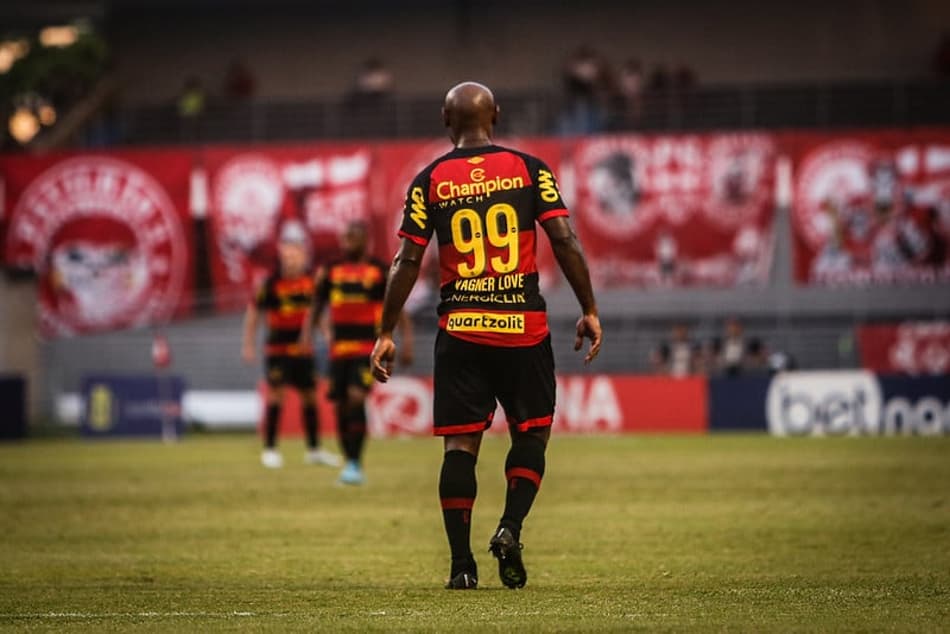 VÍDEO: Vagner Love perde gol incrível em derrota do Sport para o CRB na Série B