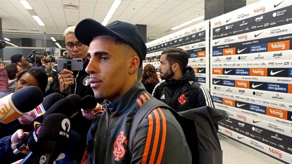 Ex-Corinthians, volante Gabriel revela preparação mental diferente para enfrentar o Timão