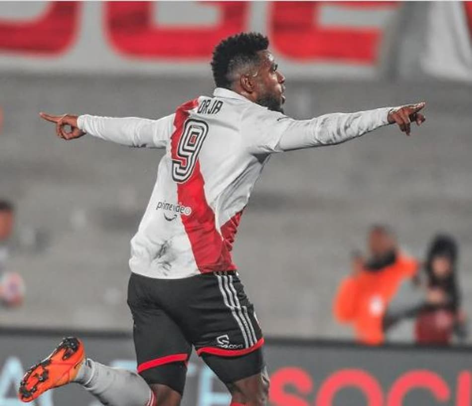Miguel Borja anota mais um gol pelo River Plate; assista