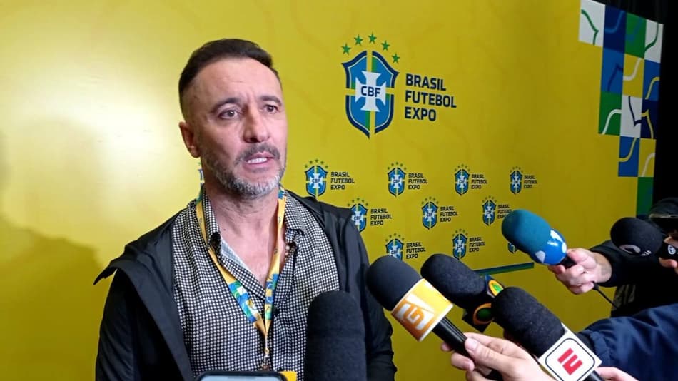 Vítor Pereira, do Corinthians, desabafa sobre rotina no Brasil: ‘Não tenho vida’