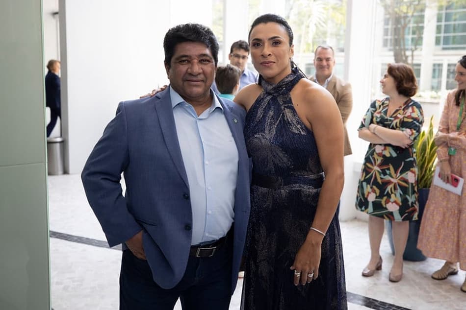 Ednaldo Rodrigues vê justiça em estátua para Marta e explica mudanças na Seleção feminina