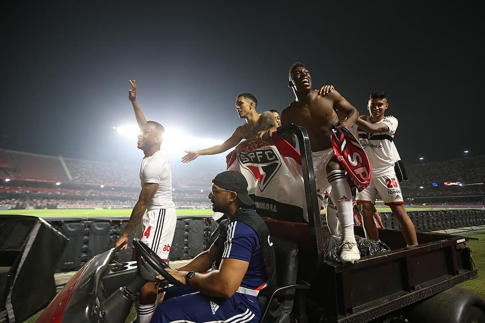 VÍDEO: Jogadores do São Paulo comemoram classificação na Copa Sul-Americana