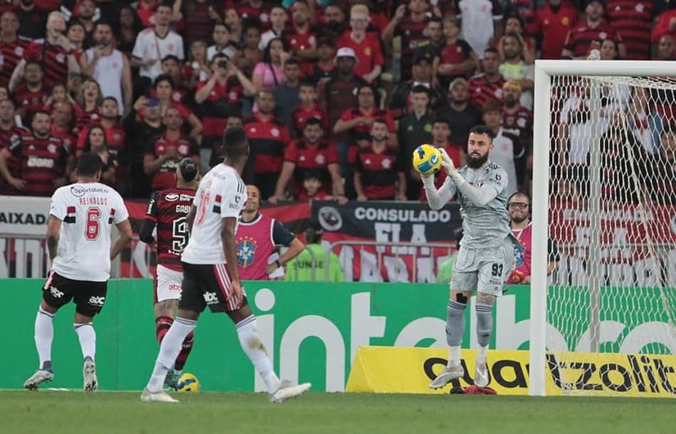 VÍDEO: Ceni elogia Jandrei após derrota do São Paulo para o Flamengo na Copa do Brasil
