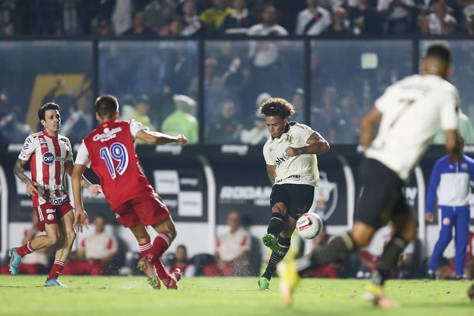 Figueiredo revela segredo para golaços e dá primeiras impressões do trabalho de Jorginho no Vasco