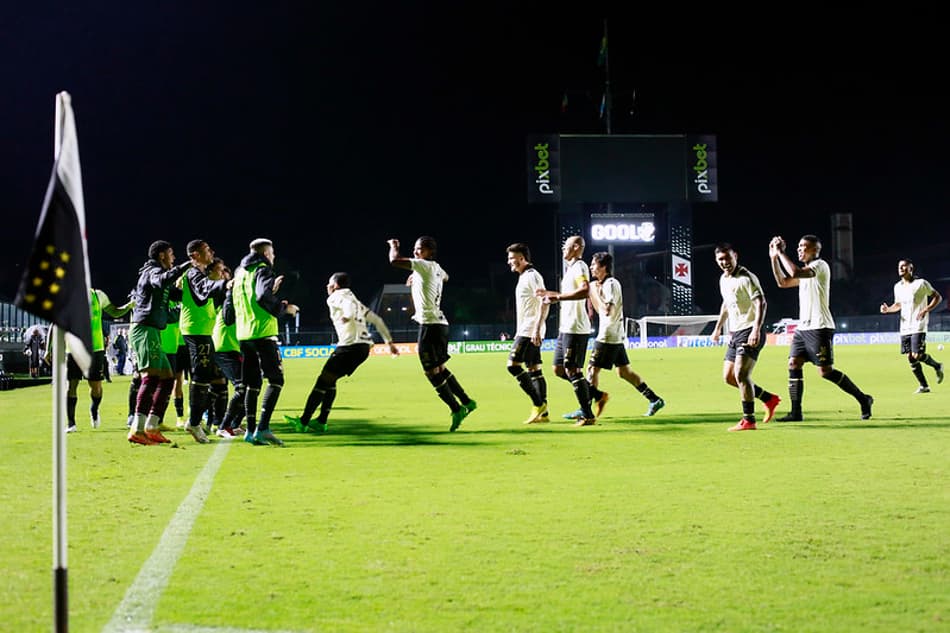 Conceição exalta grupo do Vasco e pede ‘coragem’ para jogar fora