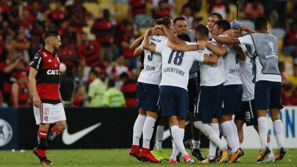 Independiente lança camisa em homenagens a conquistas contra o Flamengo