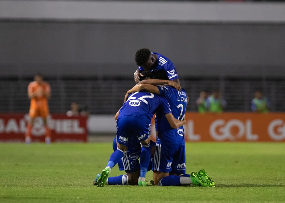 ‘Vamos jogar como uma final’, garante Pezzolano sobre confronto do Cruzeiro contra o Vasco,