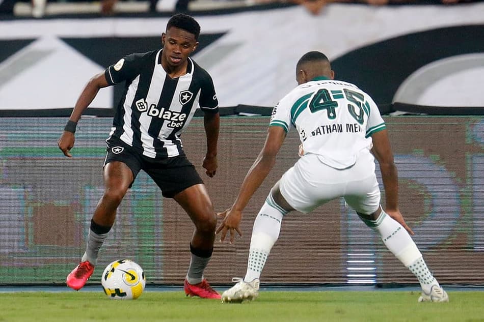 VÍDEO: Luís Castro elogia Jeffinho, mas prega calma com os processos no Botafogo