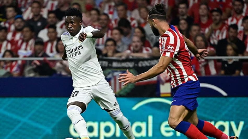 Torcida do Atlético de Madrid ‘enforca’ Vini Jr antes de clássico