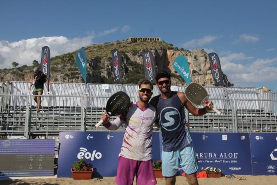 Diego Bollettinari à esquerda e Tomaso Giovannini à direita em Terracina
