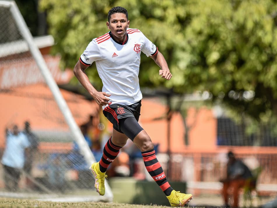 Flamengo enfrenta Vasco por classificação no Brasileirão Sub-17; saiba onde assistir