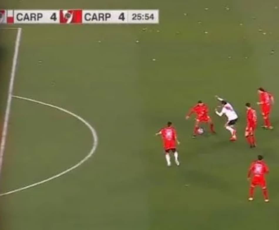 Lenda sul-americana faz gol antológico em jogo festivo; assista