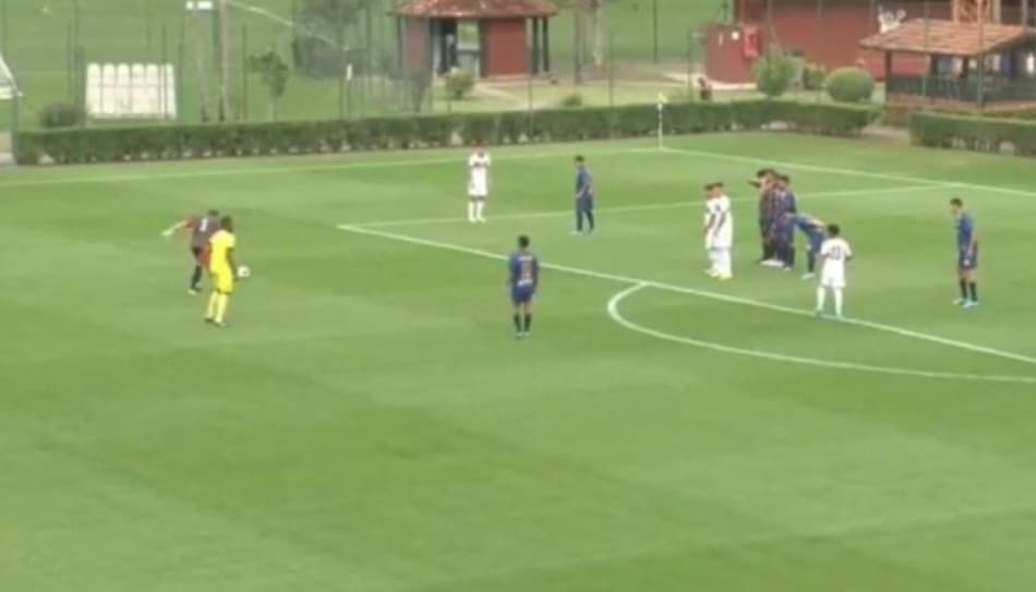 VÍDEO: Surge um novo Rogério Ceni? Goleiro do São Paulo Sub-20 marca golaço de falta