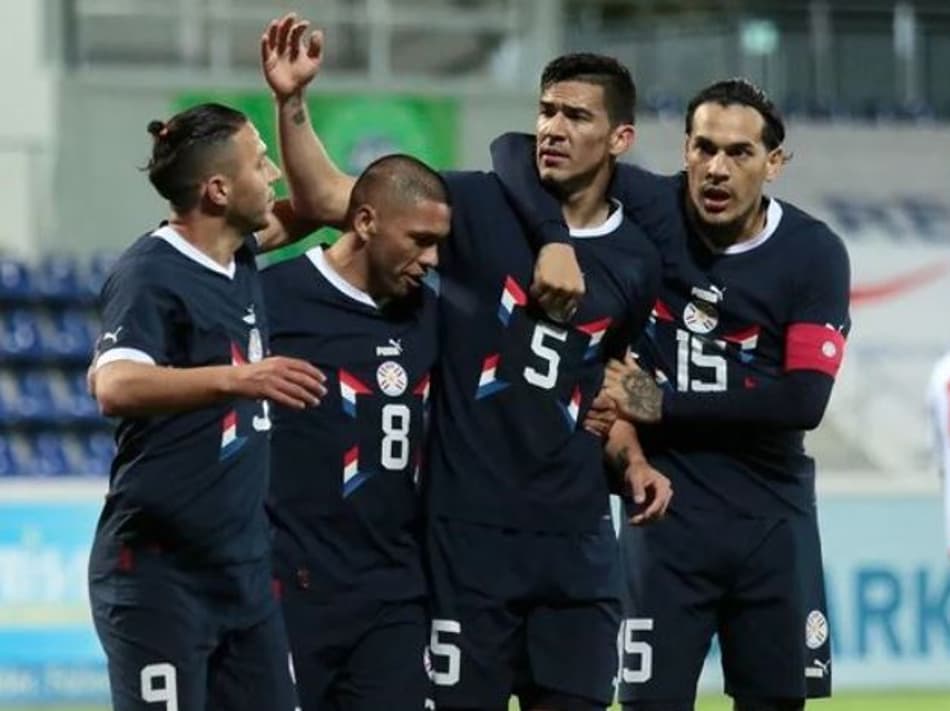Balbuena marca e Paraguai vence Emirados Árabes; veja o gol