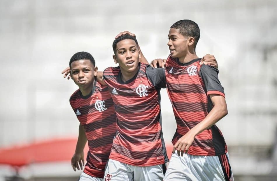 VÍDEO: Garotos brilham e base do Flamengo vence por 7 a 0; veja os gols!