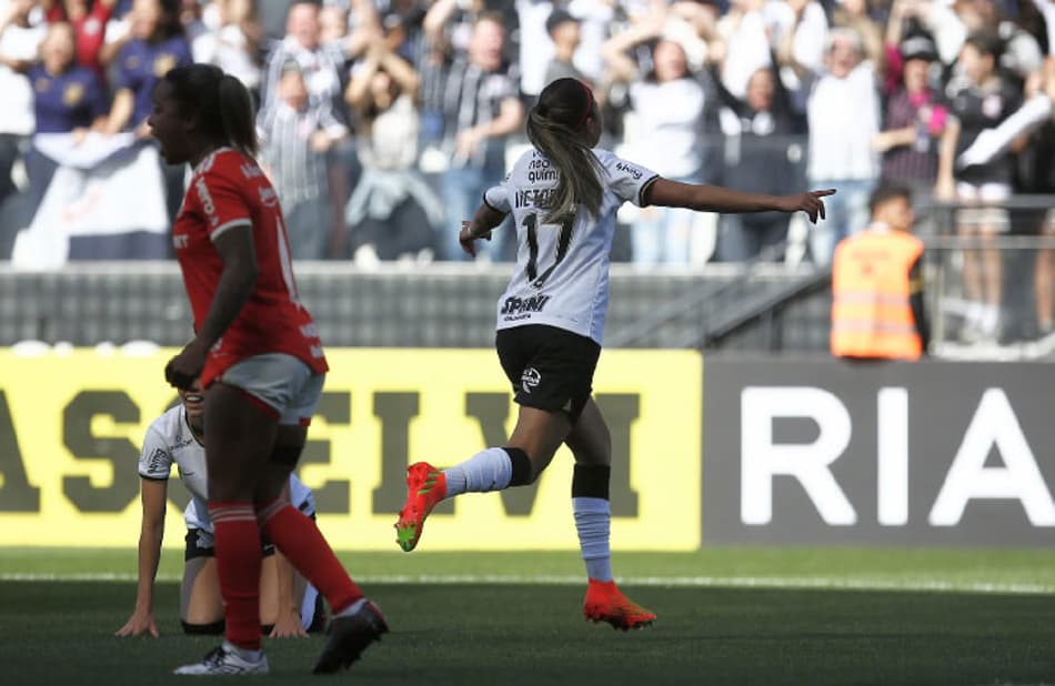 Após título do Brasileirão Feminino, jogadora do Corinthians manda recado para ‘secadores’
