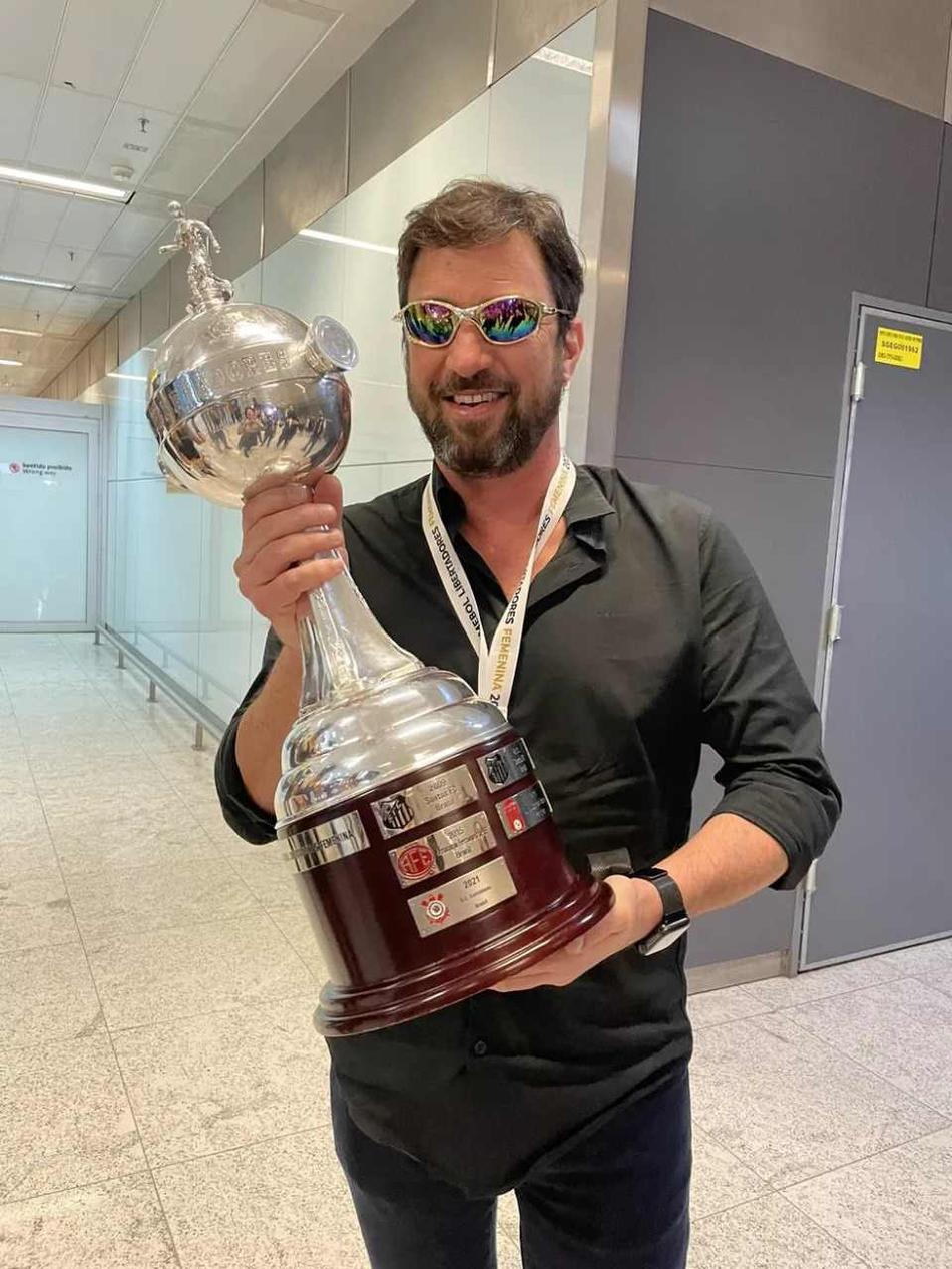 Presidente do Corinthians acha que o futebol feminino tem conquistado reconhecimento aos poucos