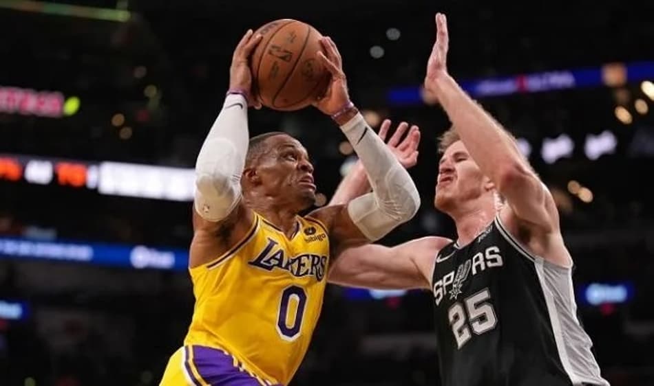 Spurs ainda teria interesse em troca por Russell Westbrook