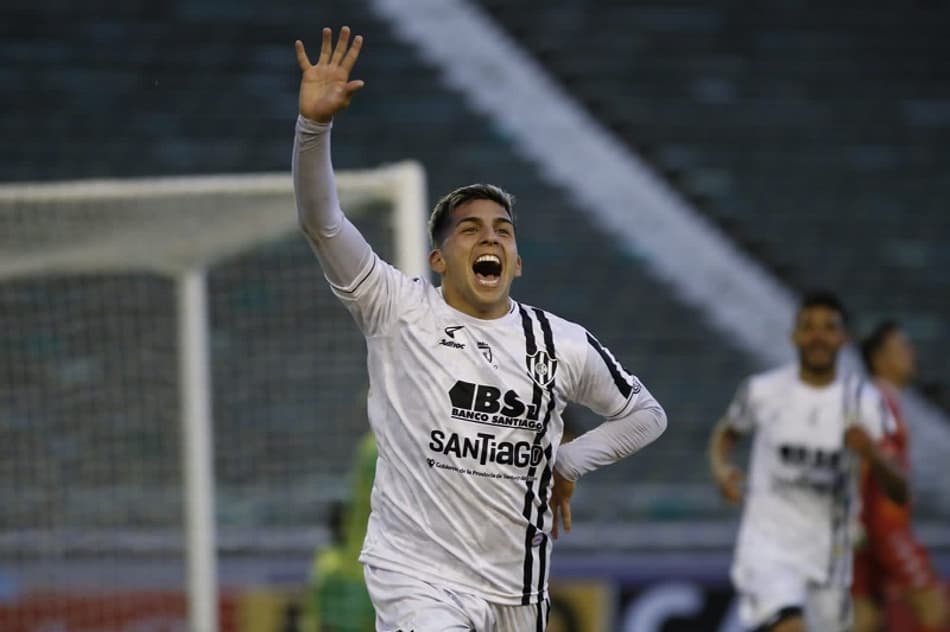 Parente de Maradona tem noite inesquecível no futebol argentino