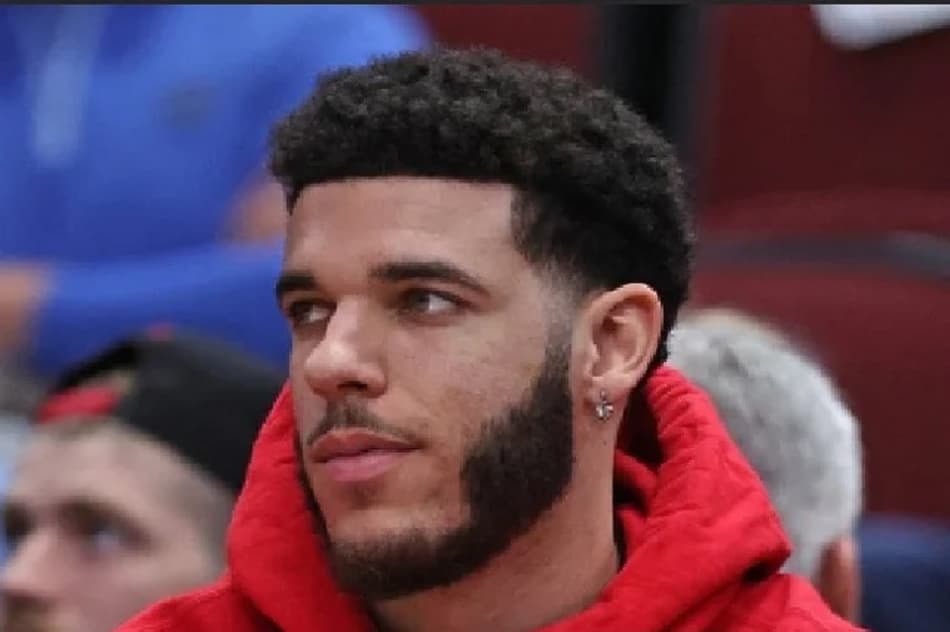 Por lesão no joelho, Lonzo Ball não consegue correr ou pular